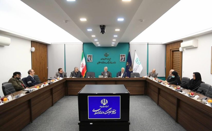 ایران را در جهان با ادبیات می‌شناسند